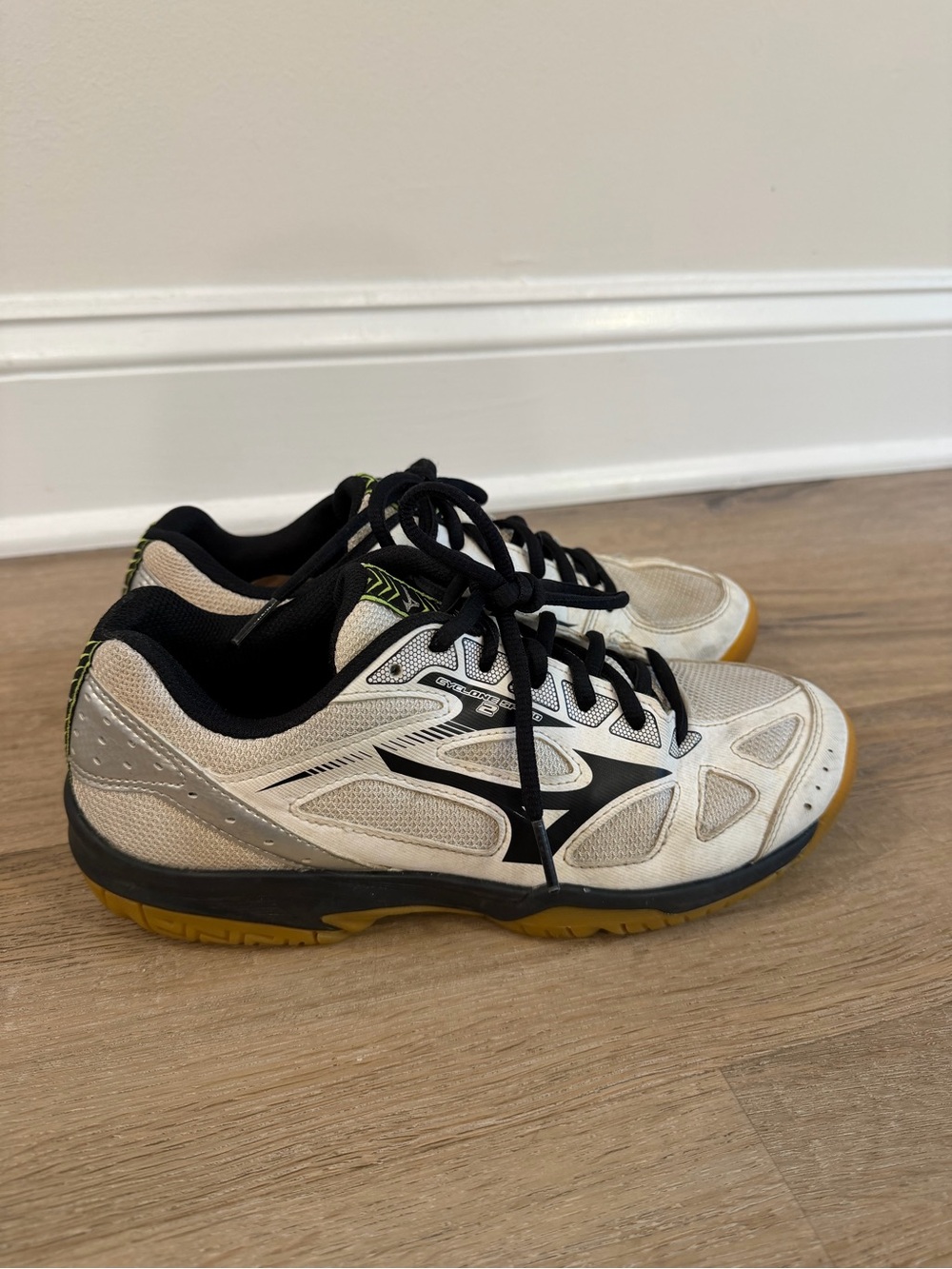 Mizuno 8.5 White Cyclone Speed 2 Volleyball Shoes Women's Athletic Sneakers